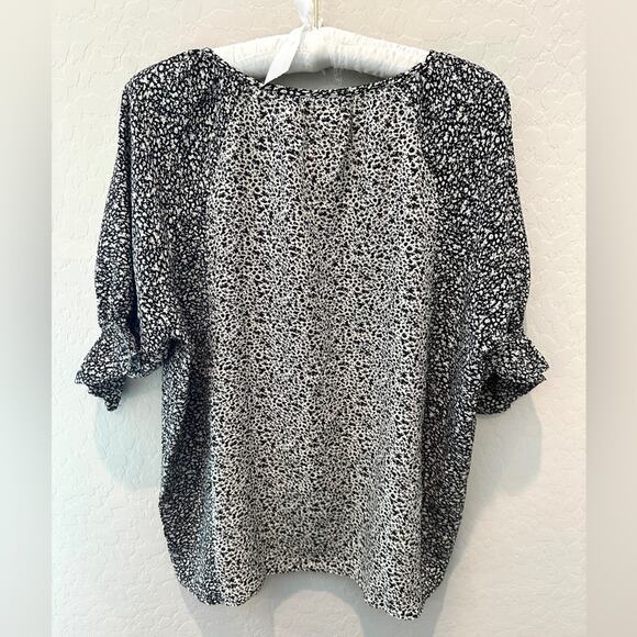 LOVE OLIVE CO | Black White Floral Blouse 100% Cotton Top NWT | Medium - Picture 4 of 8